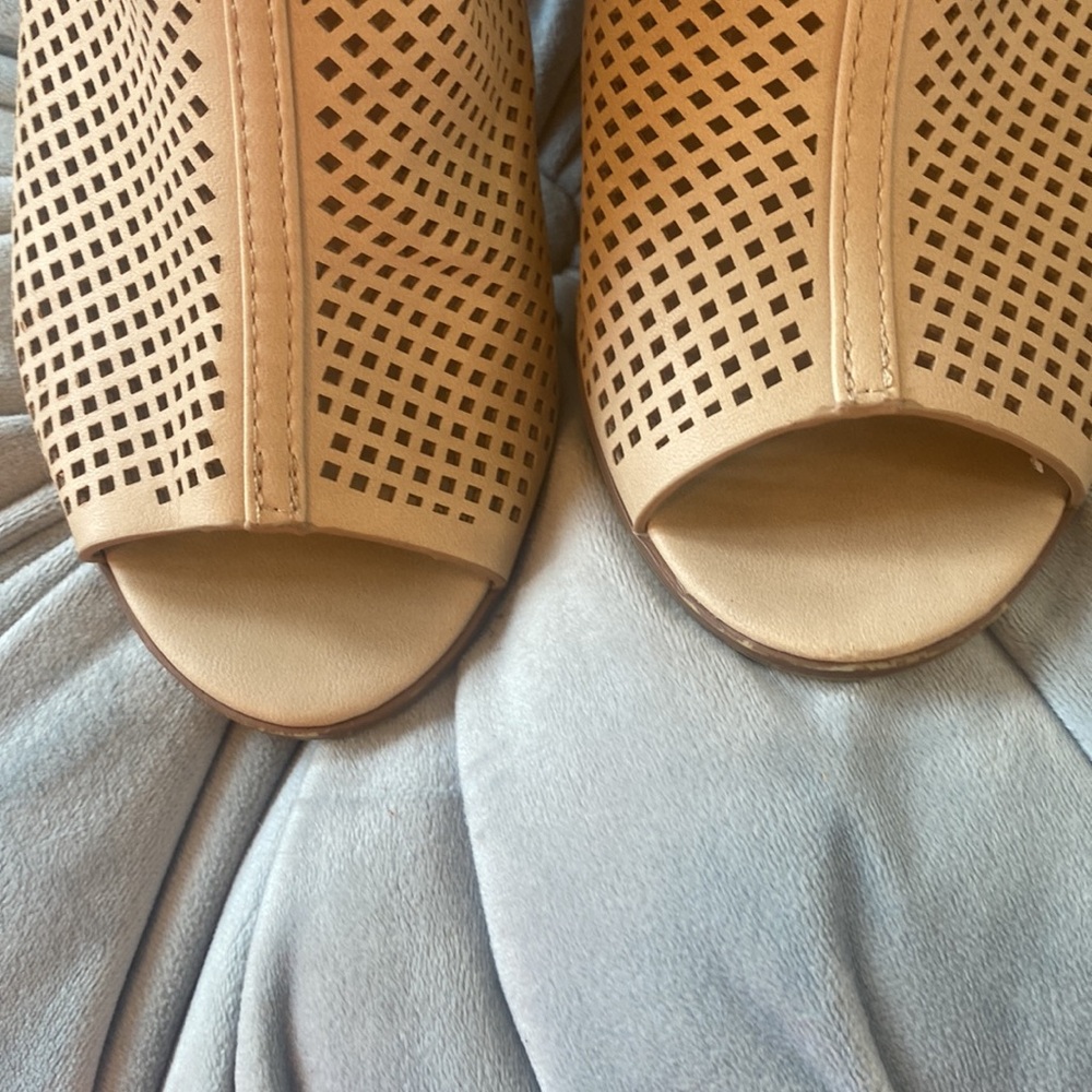 - Cambridge Select Bootie Chunky Heels shoes size 7 like new! 🎀 - Picture 8 of 9